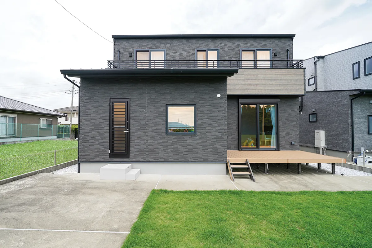 シンプルモダンなアウトドア住宅