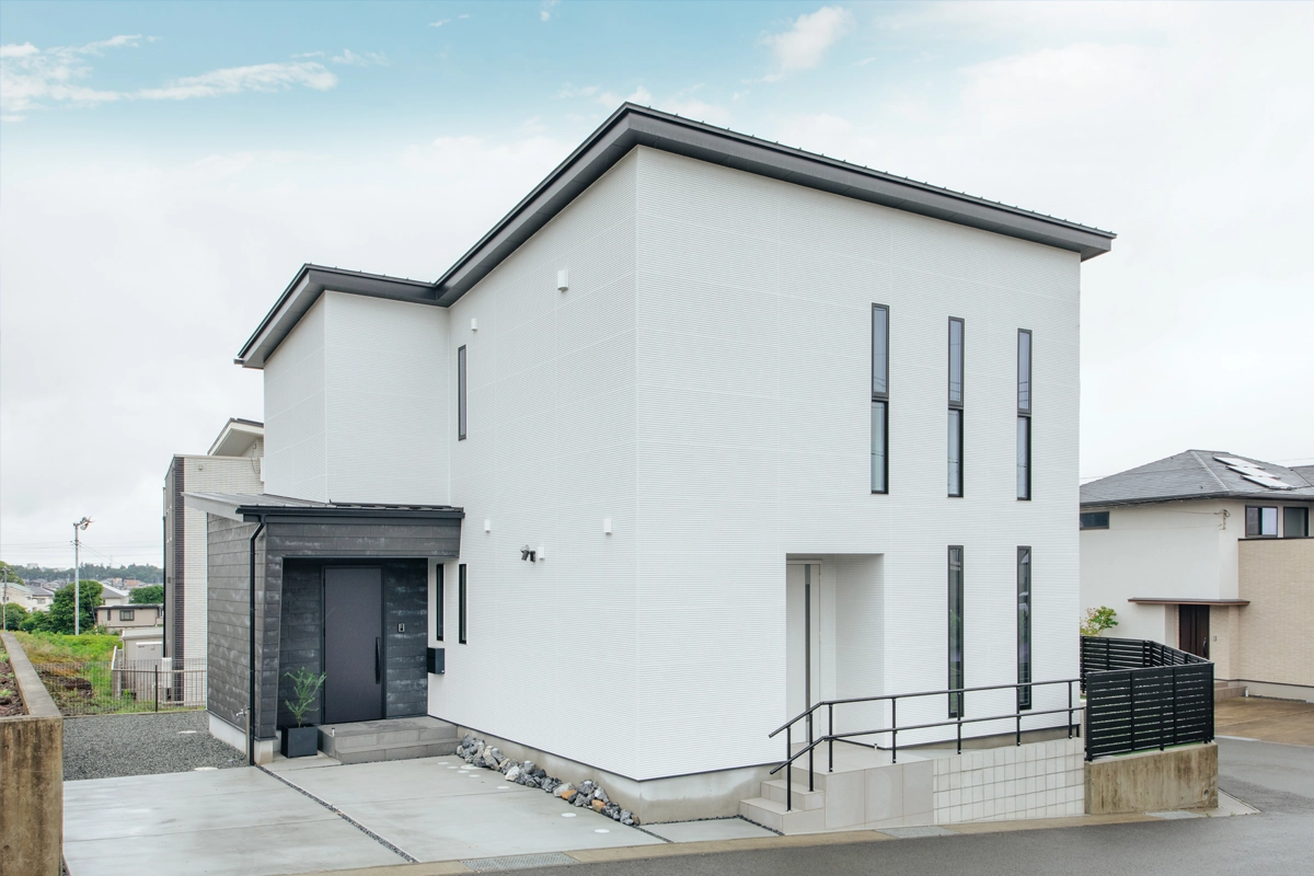 
                            ほど良い距離感を楽しむ、スタイリッシュな半二世帯住宅                          