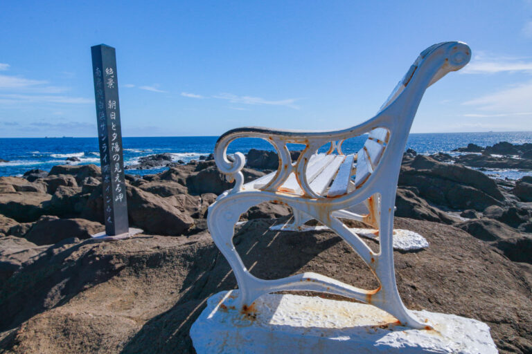 【千葉県の最南端】野島埼灯台「白いベンチ」と沖ノ島「洞窟」に行ってみた